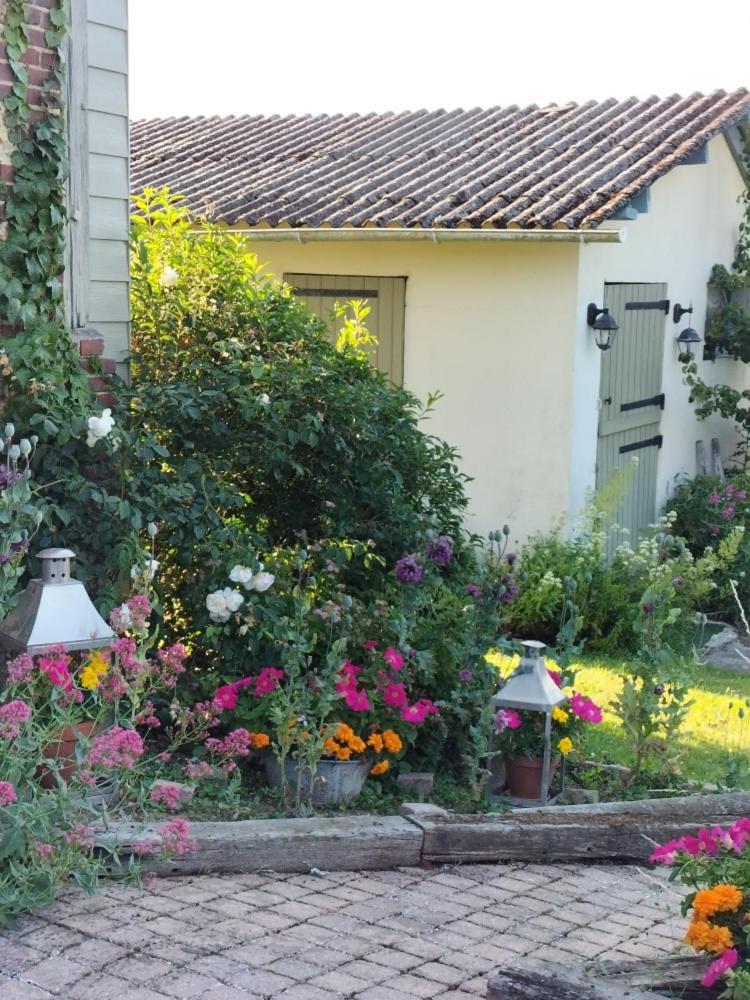 Le Clos Lauradière Cormeilles  Exterior foto